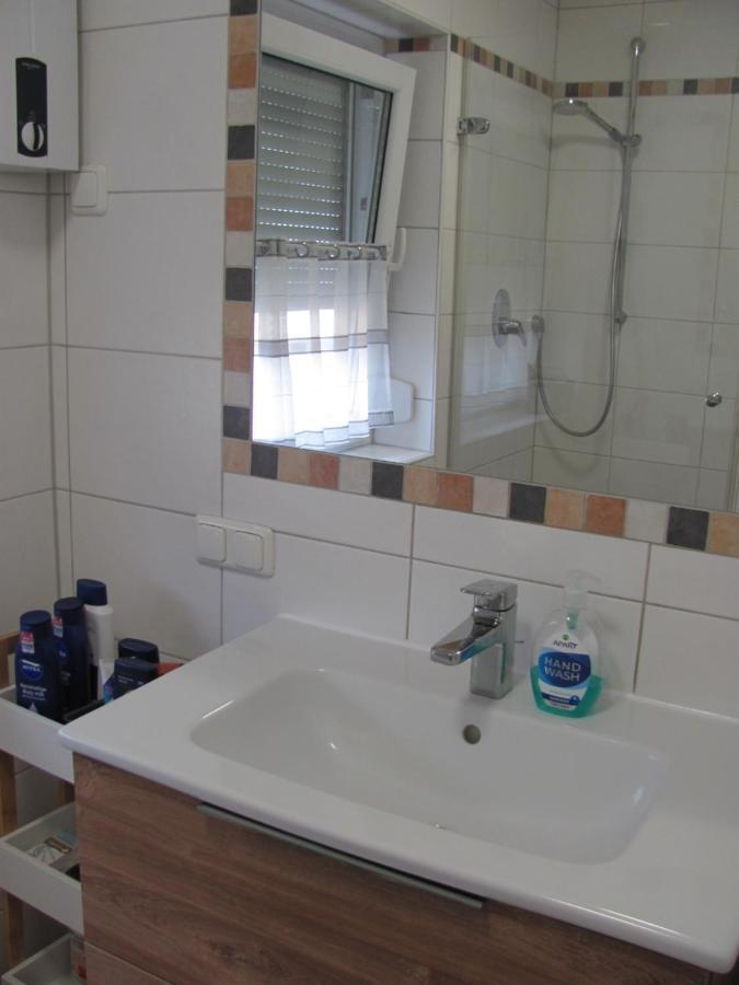 #1Gemuetliches Ruhiges Sonniges Balkonzimmer Mit Gemeinschaftsbad W-Lan Airport Nah Late Night Check In Haus Nr 9,5 Trunkelsberg Exteriér fotografie